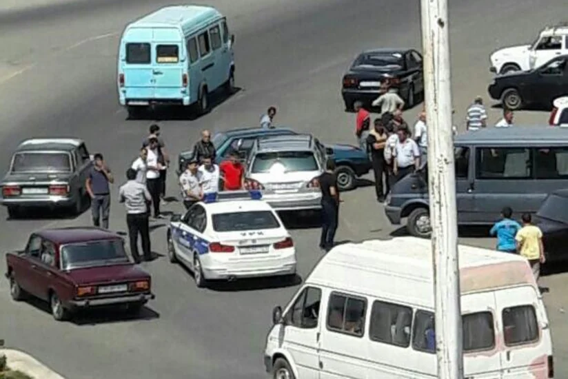 В Газахе столкнулись 2 автомобиля, есть раненые