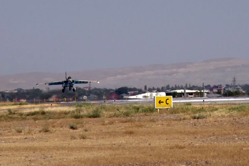 В Нахчыване штурмовики Су-25 провели учебные полеты - ВИДЕО