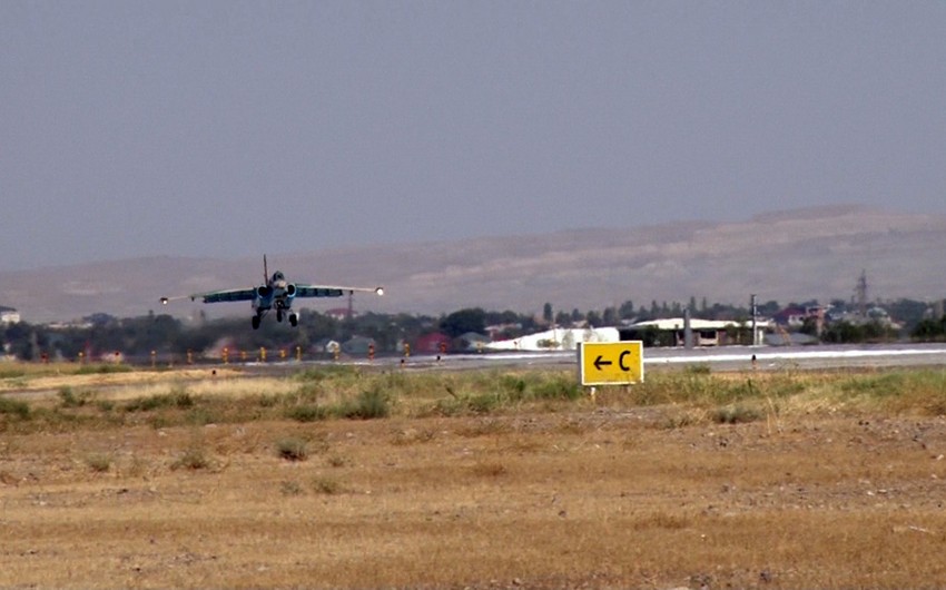 Naxçıvanda SU-25 hücum təyyarələri təlim uçuşları keçirib - VİDEO