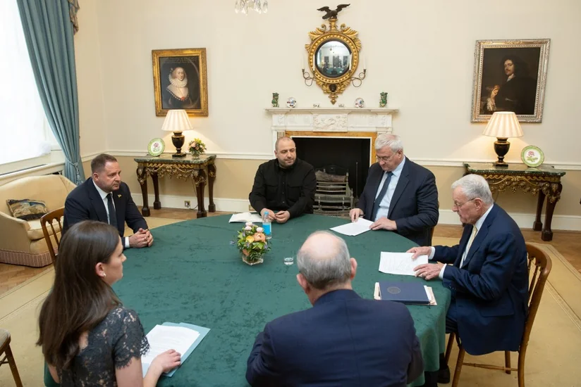 Умеров обсудил с Келлоггом достижение устойчивого мира и вожможность совместного производства вооружения в Украине