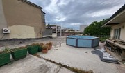 В Баку сносят построенный на крыше многоэтажного здания бассейн 