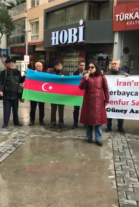 İzmirdə Azərbaycanın İrandakı səfirliyinə edilən hücuma etiraz olaraq aksiya keçirilib