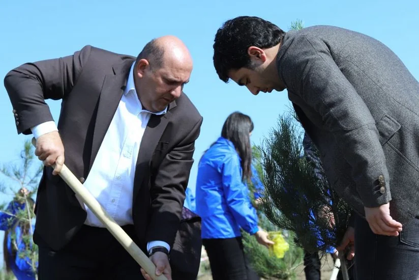 Prezidentin xüsusi nümayəndəsi Ağdamda gənclərlə ağac əkib