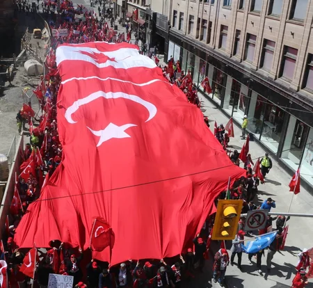 ​Yüzlərlə türk və azərbaycanlı Kanadada erməni soyqırımına etiraz yürüşü keçirib