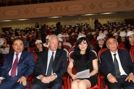 ​Saymon Kleq BDU-nun Fəxri qonağı mükafatı ilə təltif olunub
