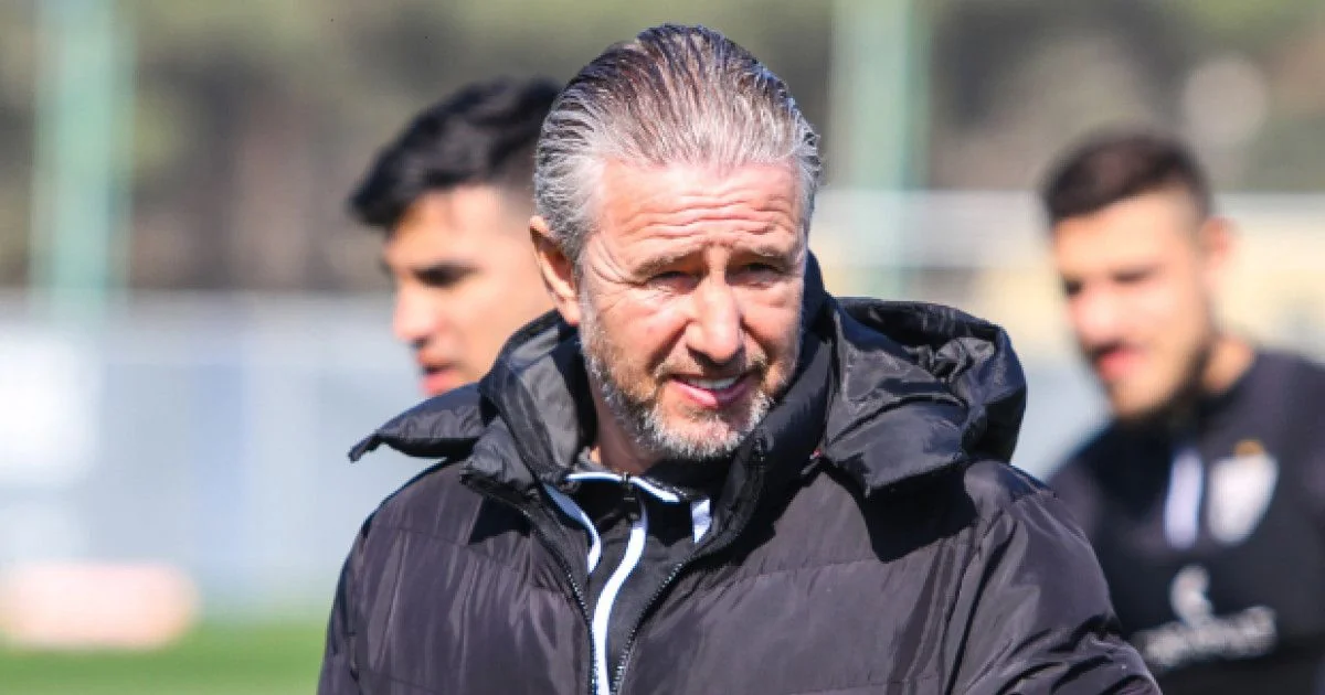 ​​​​​​​“Neftçi” baş məşqçisi Laurentsiu Regekampfla yollarını ayırıb