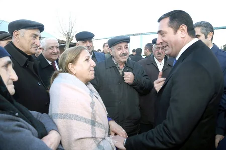 Laçından olan namizəd fəal seçki kampaniyası ilə diqqət çəkdi