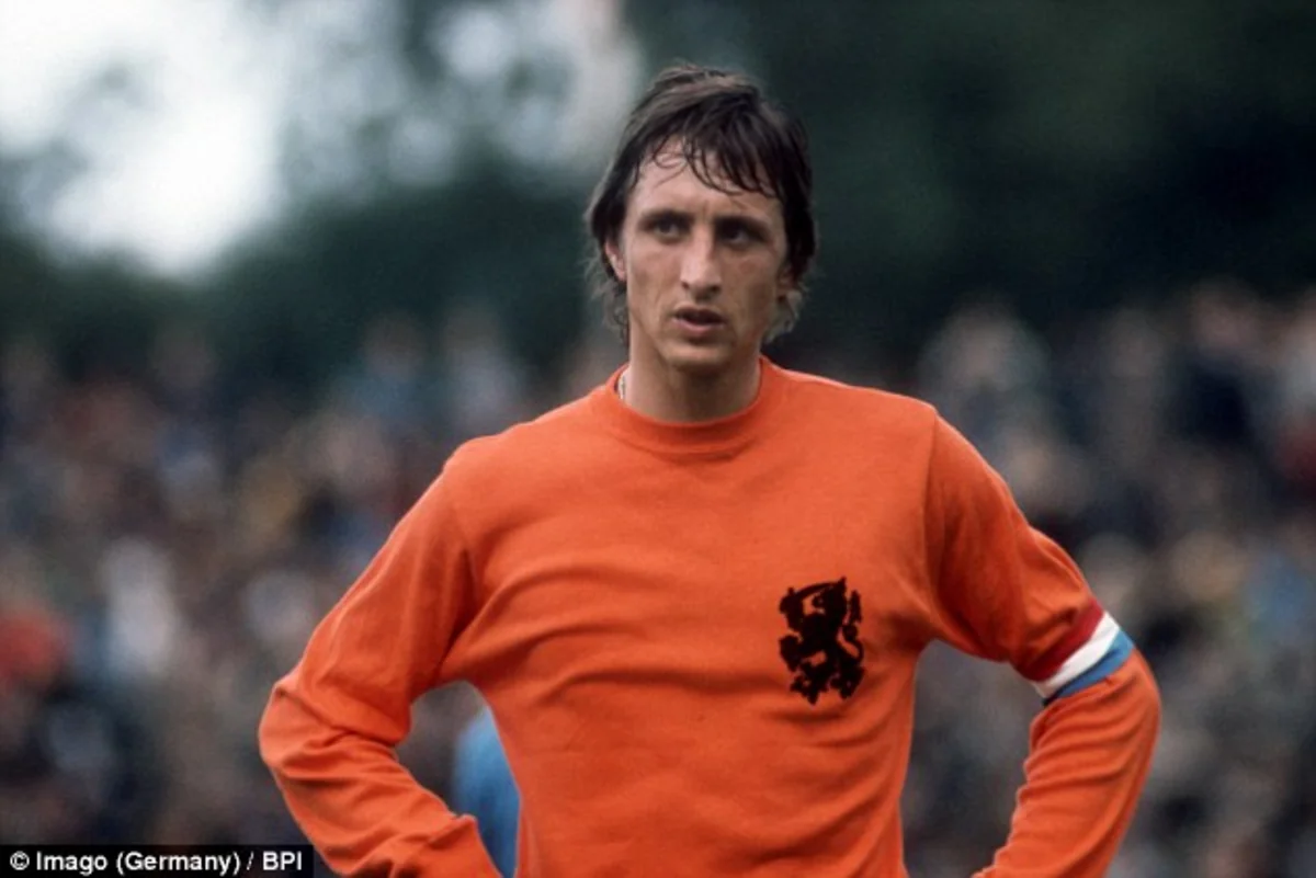 Holland to honour Johan Cruyff with 14th minute silence at France friendly today