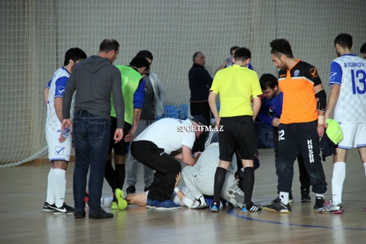 Iranian futsal player falls unconscious in Azerbaijan championship