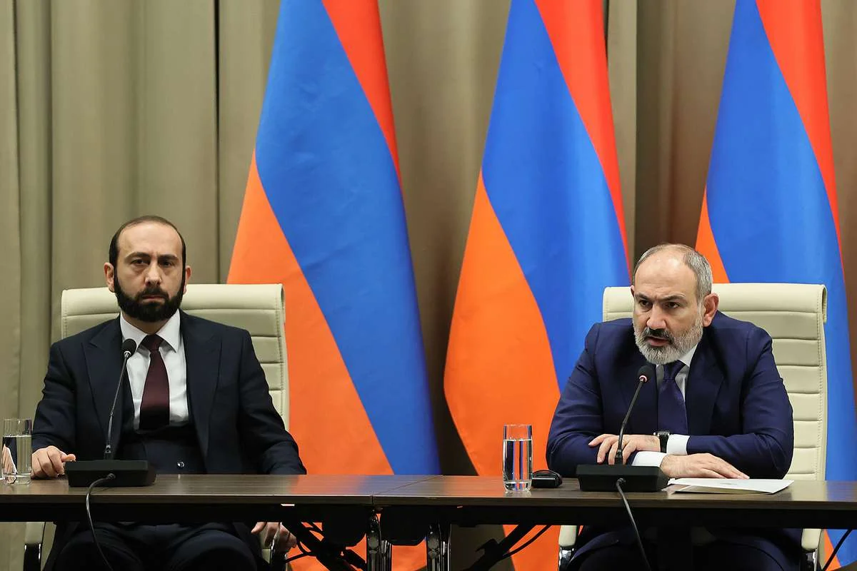 KİV: Ermənistanda Paşinyanla XİN başçısı arasında gərginlik var