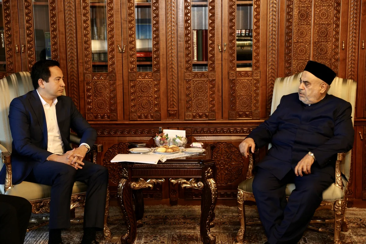 Allahşükür Paşazadə Qazaxıstanın Azərbaycandakı yeni səfiri ilə görüşüb