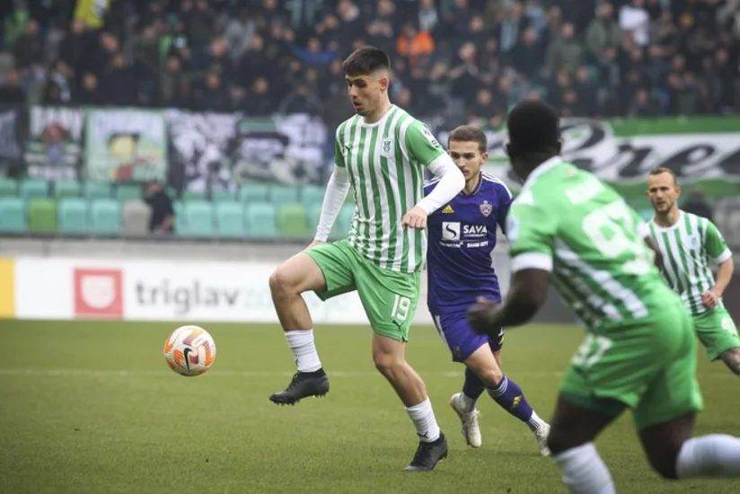 “Qarabağ”ın rəqibi futbolçusu ilə yollarını ayırdığını açıqlayıb