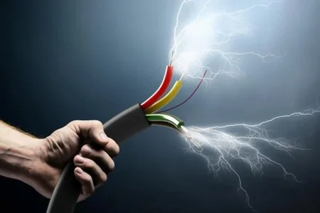 Lənkəranda 52 yaşlı kişini elektrik cərəyanı vurub