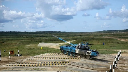 Azerbaijani servicemen start first competition in Tank Biathlon contest