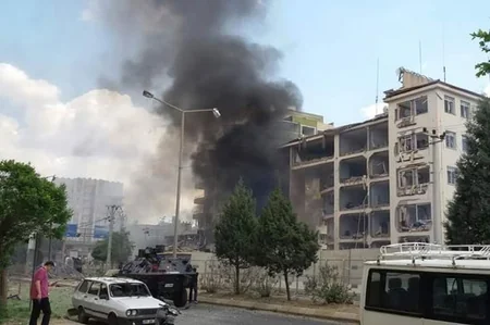 Türkiyədə polis idarəsinə hücum nəticəsində 5 nəfər ölüb, 51 nəfər yaralanıb - YENİLƏNİB 3 - VİDEO