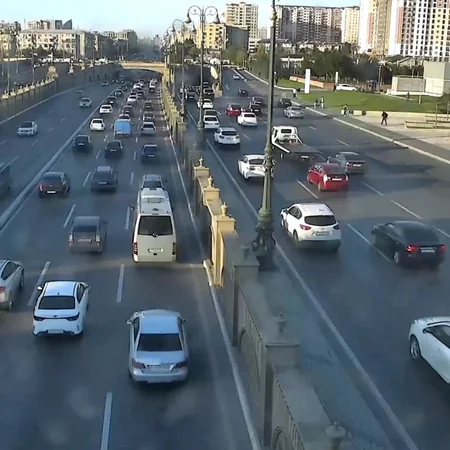 Bakının 21 yolunda tıxac yaranıb - SİYAHI