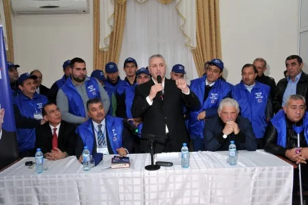 Yasamal seçiciləri: Birmənalı olaraq Ülvi Quliyevə səs verəcəyik - FOTO