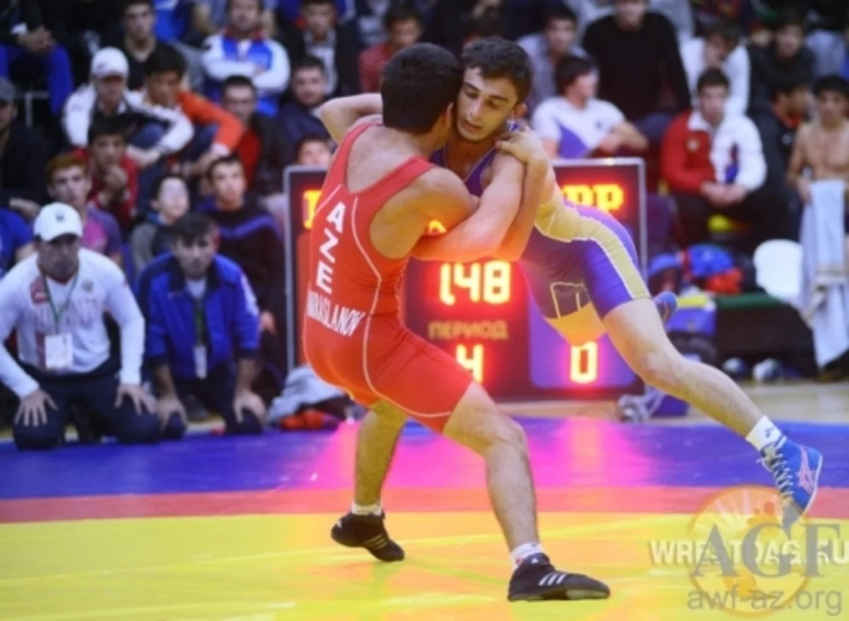 ​Azərbaycan güləşçiləri İranda 2 medal qazanıb
