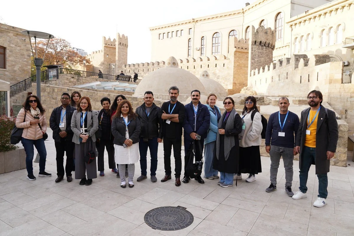 COP29 çərçivəsində Azərbaycana gələn xarici jurnalistlər tarixi, mədəni və nadir eksponatlarla tanış olublar