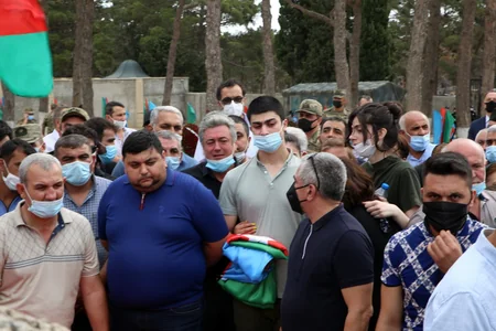 Zakir Həsənov şəhid generalla vida mərasimində iştirak edib