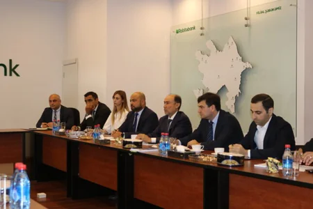 Azərbaycanın turizm sektorunda nağdsız ödənişlərin genişləndirilməsi müzakirə edilib