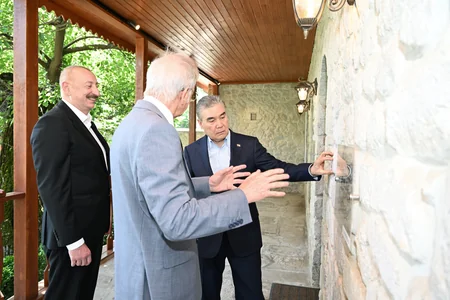 İlham Əliyev və Qurbanqulu Berdiməhəmmədov Şuşada Bülbülün ev-muzeyində olublar