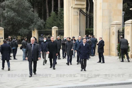 Azərbaycan xalqı Heydər Əliyevin xatirəsini yad edir - FOTOREPORTAJ