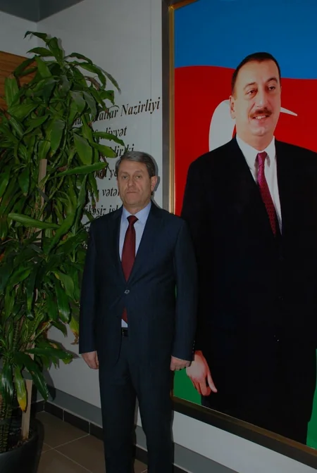 Xətai rayonu 35 saylı üçüncü seçki dairəsindən hakim partiyanın namizədi kimdir?