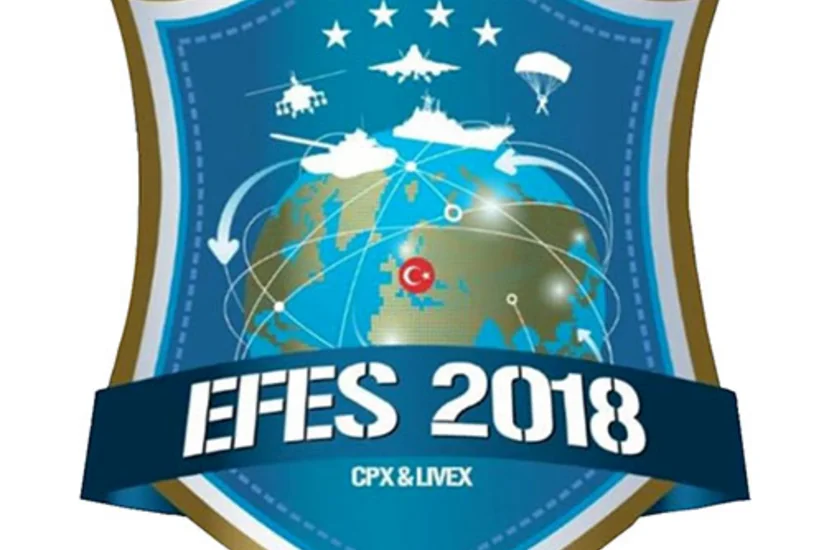 Министр обороны Азербайджана посетил Центр управления учений Efes-2018