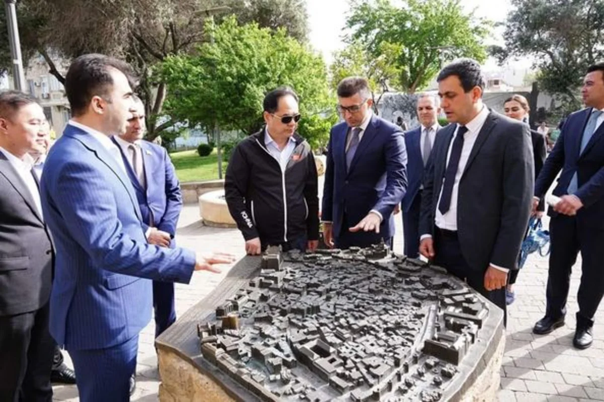 Çin Xalq Assosiasiyasının sədri İçərişəhərdə olub