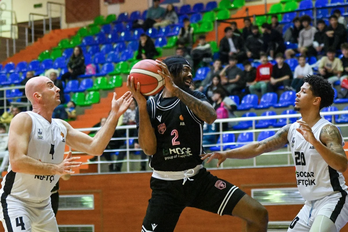 Neftçi Azərbaycan çempionatının əsas favoritini məğlub edib