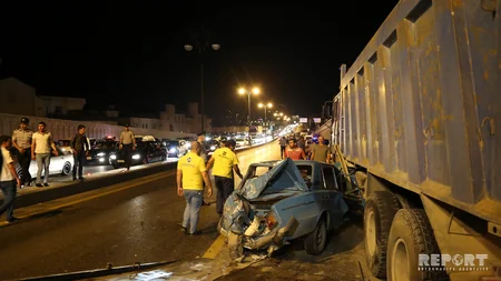 Bakıda yük maşını 9 avtomobilə çırpılıb, 4 nəfər xəsarət alıb - FOTO - YENİLƏNİB