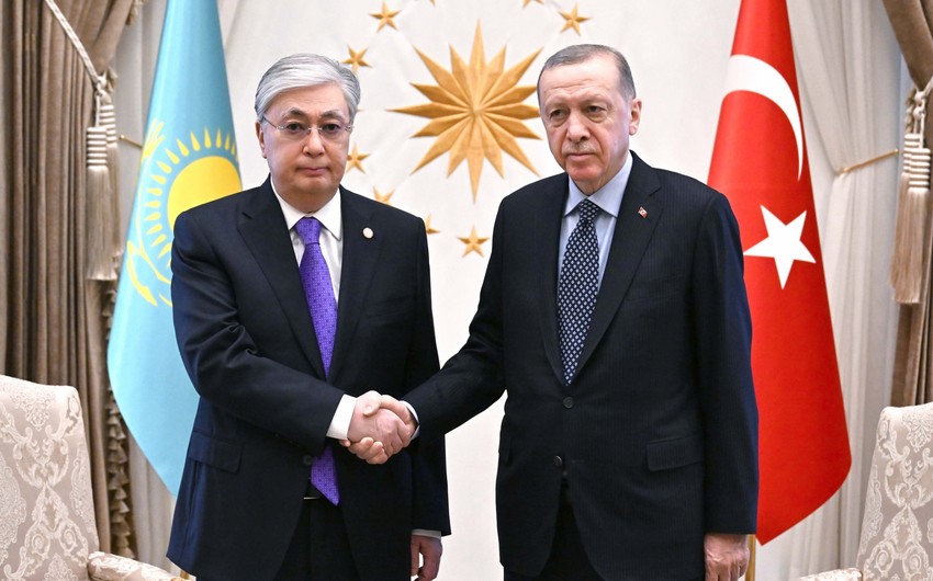 Tokayev və Ərdoğan əməkdaşlığın dərinləşdirilməsi məsələlərini müzakirə ediblər