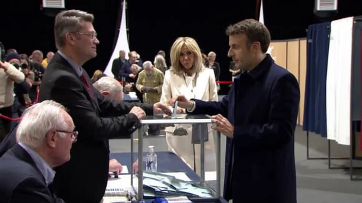 Makron prezident seçkilərində səs verib