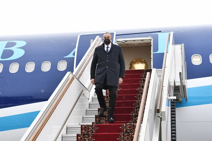 Президент Ильхам Алиев прибыл в Москву