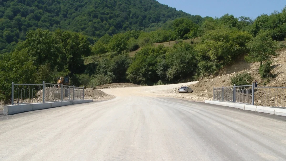 Qubada 5 istiqamətdə 36,4 kilometrlik yolun tikintisi yekunlaşır - VİDEO