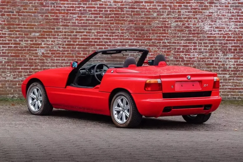 BMW с отрицательным пробегом продали на аукционе Sotheby's