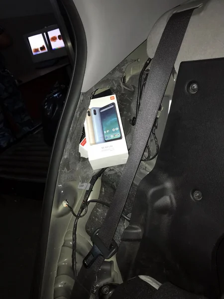 Azərbaycan gömrükçüləri 7 ədəd mobil telefon və aksesuarlarını müsadirə ediblər