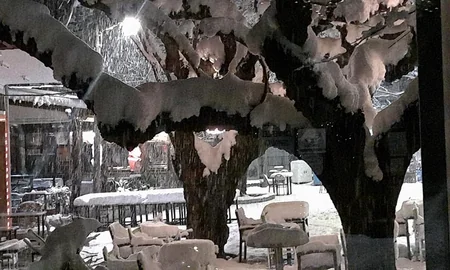 Yunanıstanda qar yollarda problemlər yaradıb