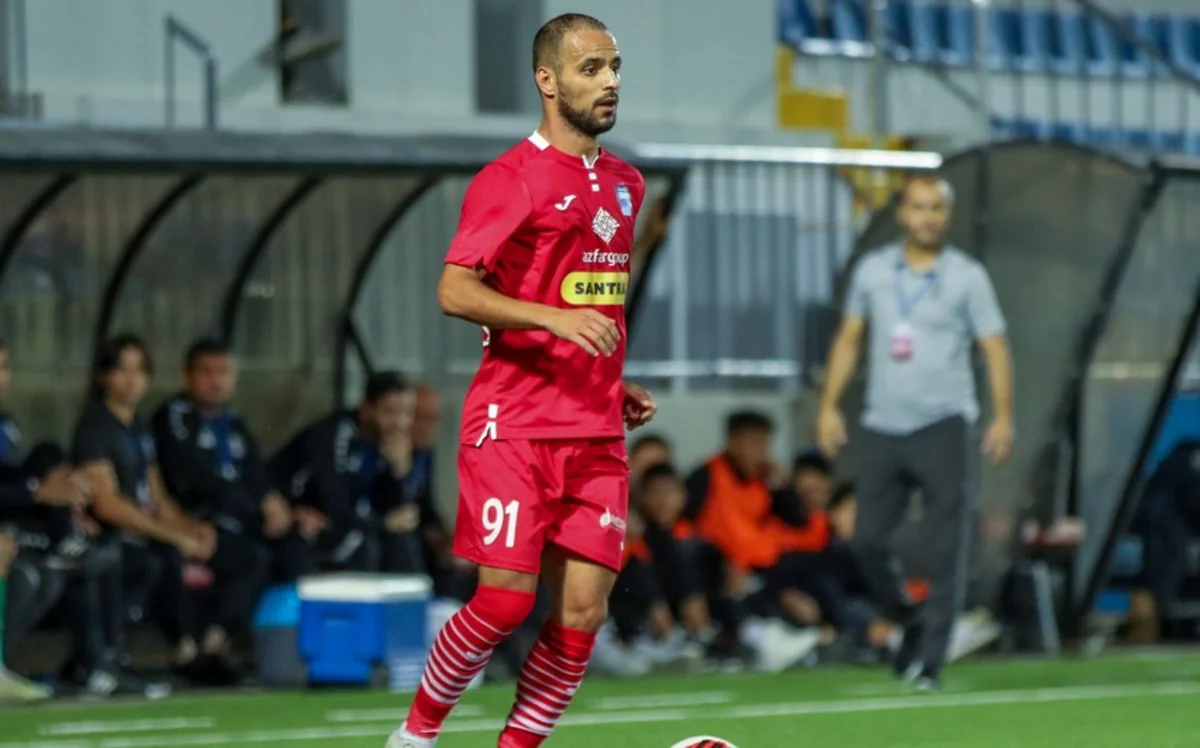 Zirənin iki futbolçusu Kəpəzlə oyunda meydandan qovulub