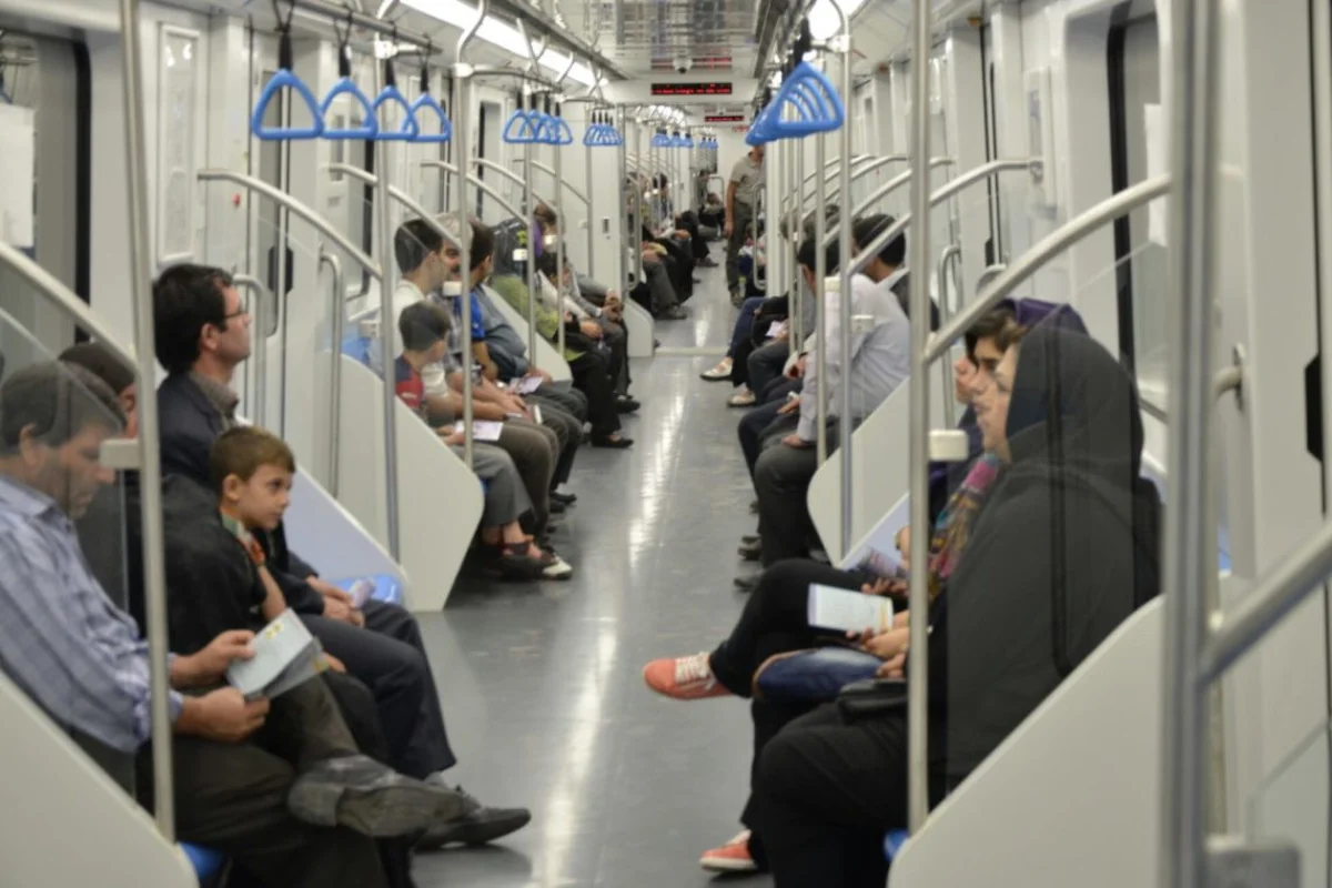 Tehranda metro stansiyasında etiraz aksiyası keçirilib