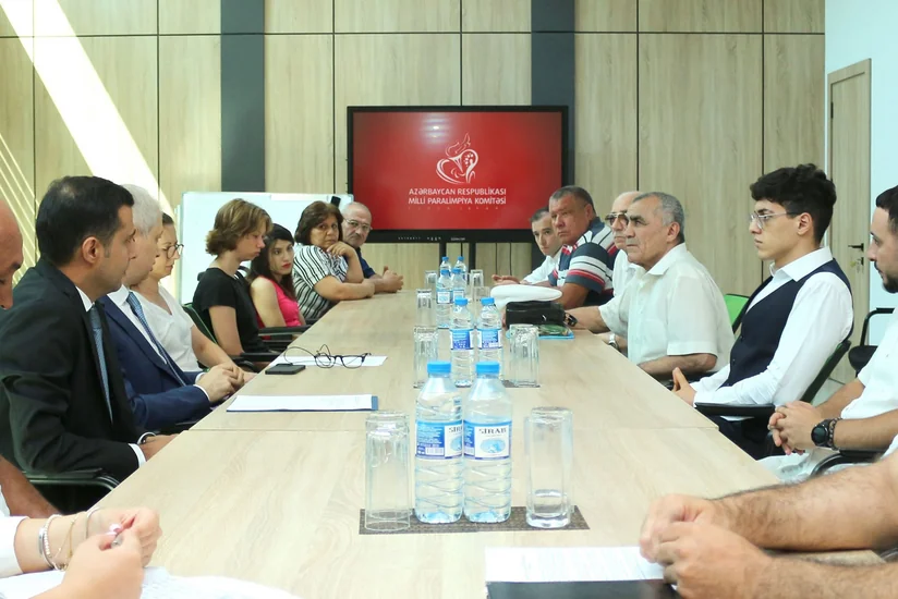 Hidayət Abdullayev dünya çempionatında uğurlu çıxış etmiş para-üzgüçülərlə görüşüb