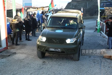Total of 30 vehicles of peacekeepers move freely through Khankandi-Lachin road