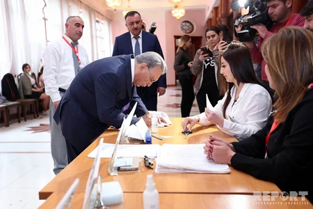 Akademik Ramiz Mehdiyev səs verib