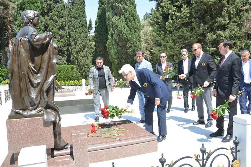 Dünya çempionatının nümayəndə heyəti Fəxri xiyabanı və Şəhidlər xiyabanını ziyarət edib
