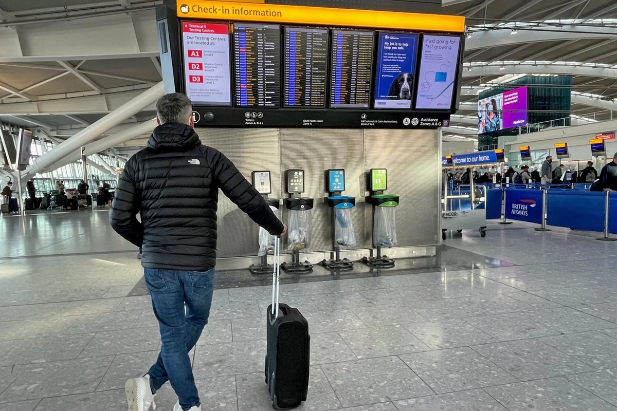 E-gates ‘back online’ after chaos at Heathrow and other UK airports