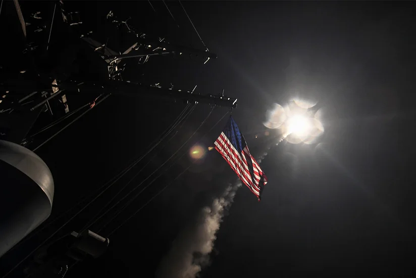 Suriya kimyəvi silah anbarına zərbə sonrası yüzlərlə adamın ölümünə görə koalisiyanı günahlandırıb