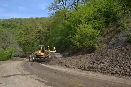 Lənkəranda turizmin inkişafına təkan verəcək yol yenidən qurulur - VİDEO