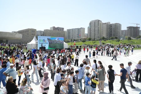 Heydər Əliyev Mərkəzinin parkında Uşaq festivalı keçirilib