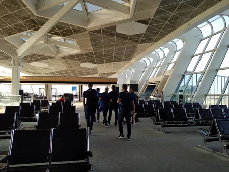 Azərbaycan millisi Uelslə matç üçün Kardiffə yola düşüb